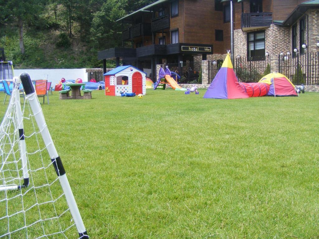 Hotel Hillden Lodge&Restaurant Drumu Carului ภายนอก รูปภาพ
