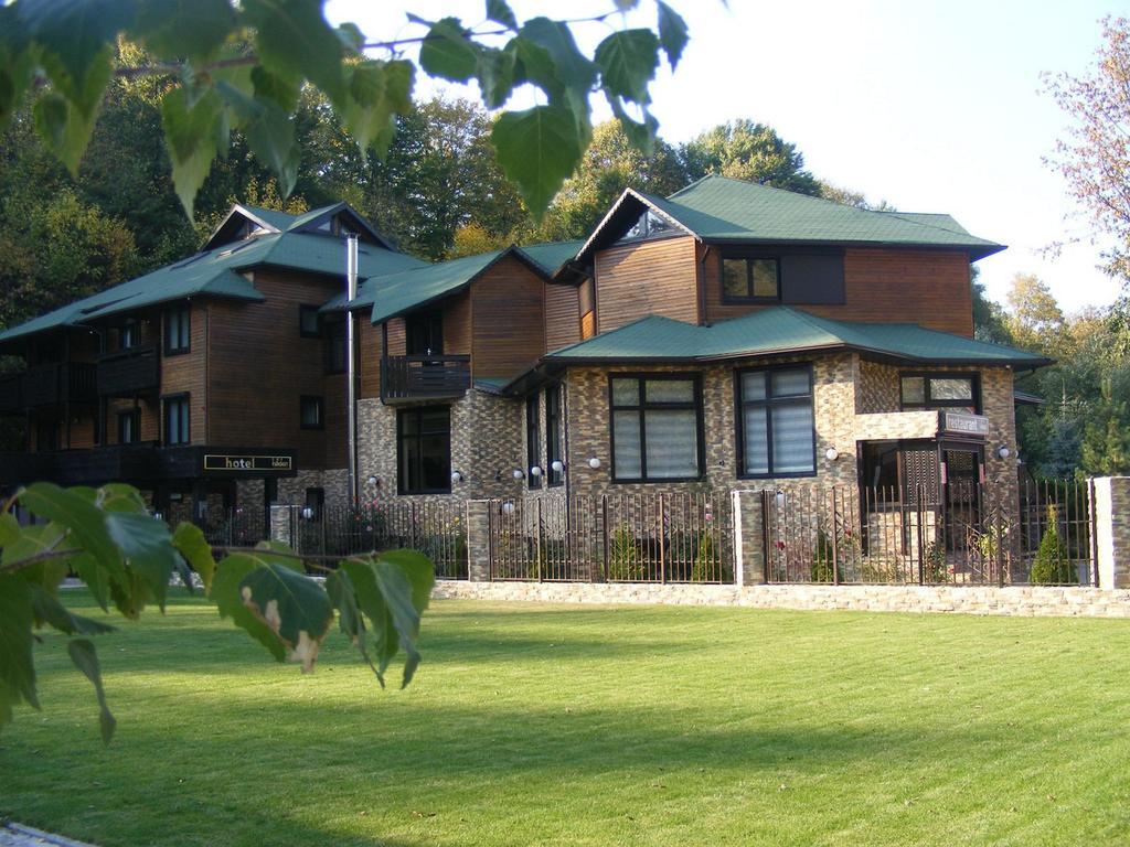 Hotel Hillden Lodge&Restaurant Drumu Carului ภายนอก รูปภาพ