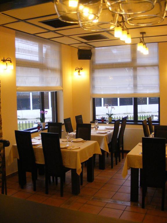 Hotel Hillden Lodge&Restaurant Drumu Carului ภายนอก รูปภาพ