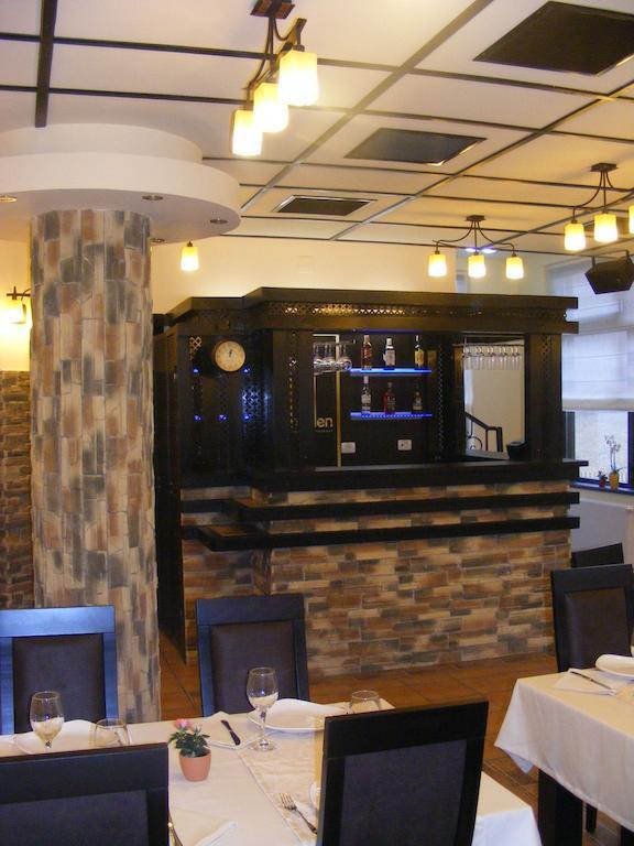 Hotel Hillden Lodge&Restaurant Drumu Carului ภายนอก รูปภาพ