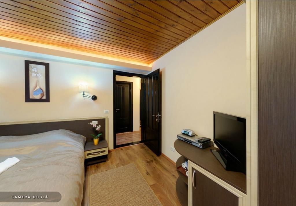 Hotel Hillden Lodge&Restaurant Drumu Carului ภายนอก รูปภาพ