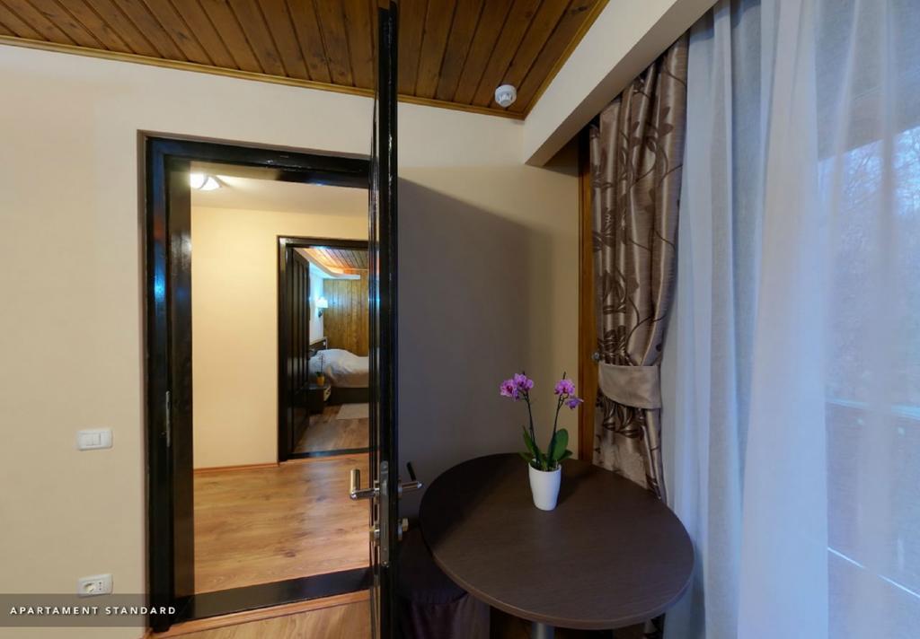 Hotel Hillden Lodge&Restaurant Drumu Carului ภายนอก รูปภาพ