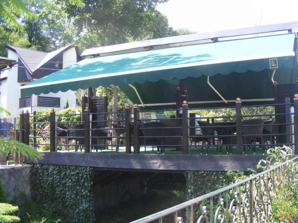 Hotel Hillden Lodge&Restaurant Drumu Carului ภายนอก รูปภาพ