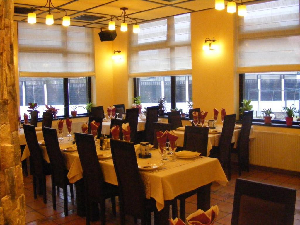 Hotel Hillden Lodge&Restaurant Drumu Carului ภายนอก รูปภาพ