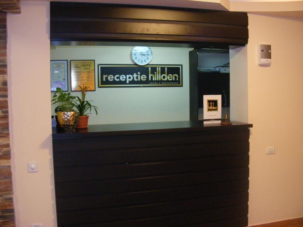 Hotel Hillden Lodge&Restaurant Drumu Carului ภายนอก รูปภาพ